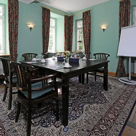 Herrenhaus Von Löw 4*